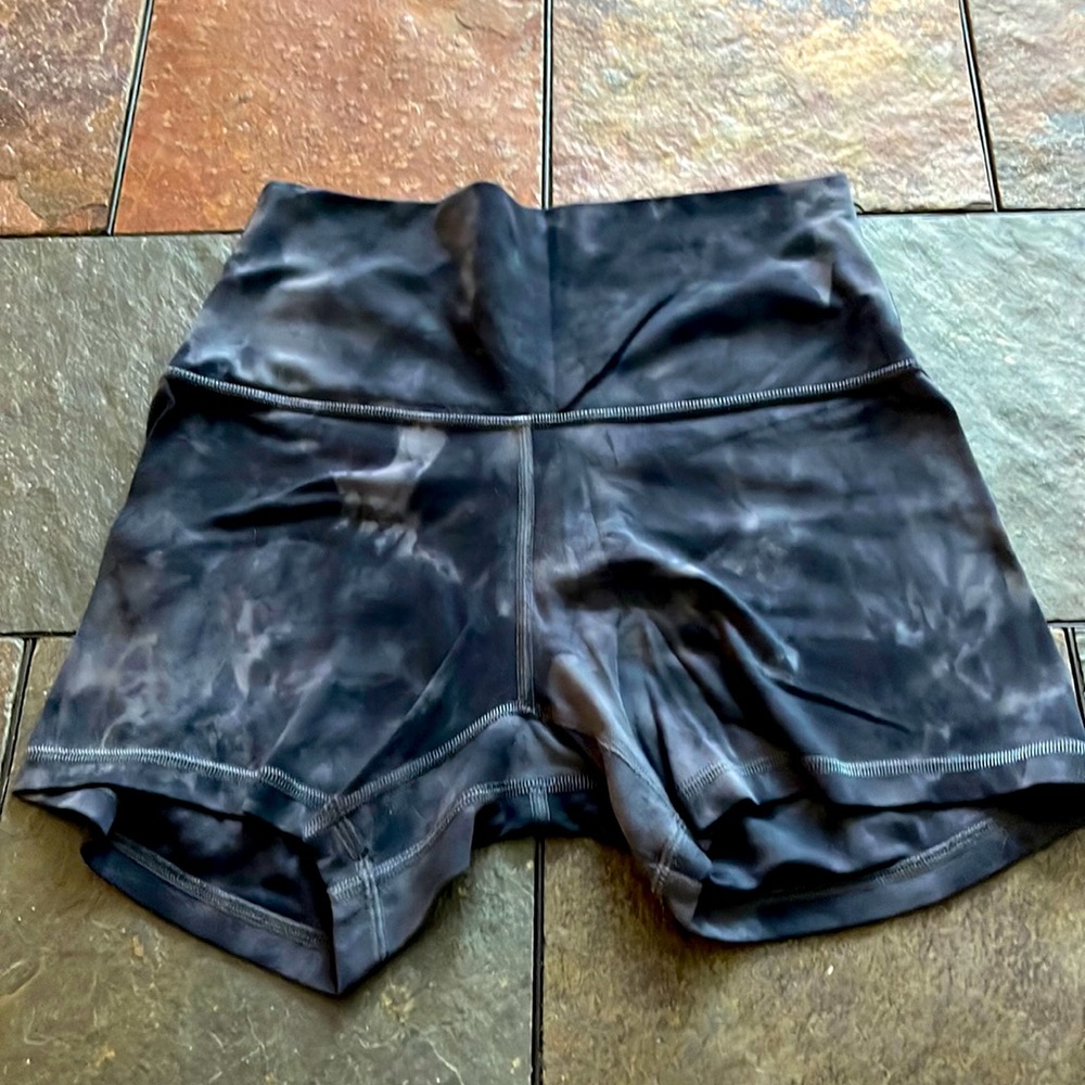 Lululemon bike short with 2” inseam. Size 6. EUC.